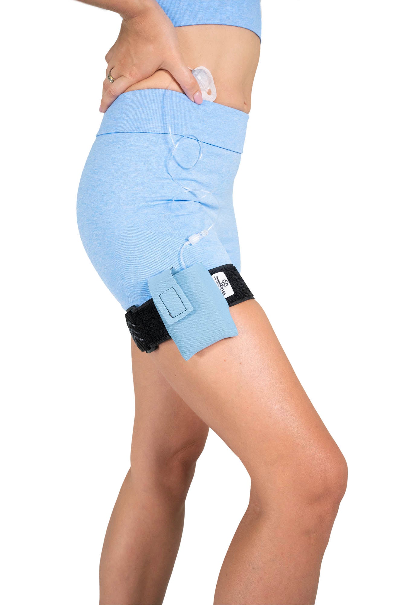 Person wearing a Pumpcases sky blue insulin pump thighband case.